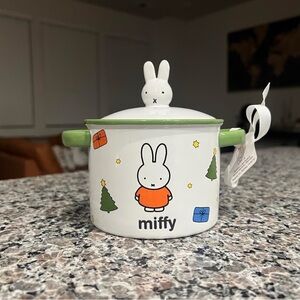Magenta Miffy White and Green Bakeware